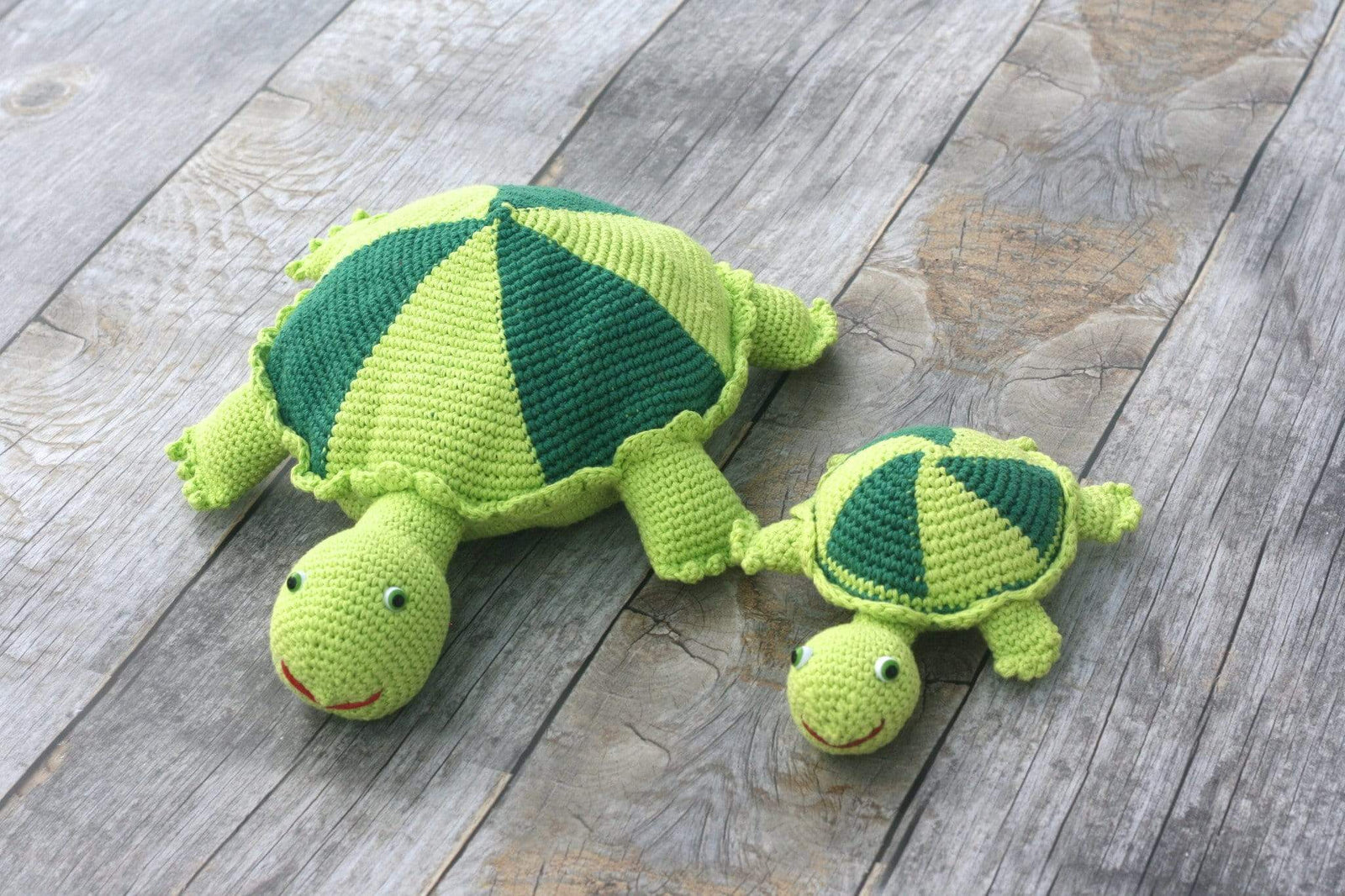 bebemoss.com toy Thelma and Louse the turtles handmade by moms  gifts with purpose
